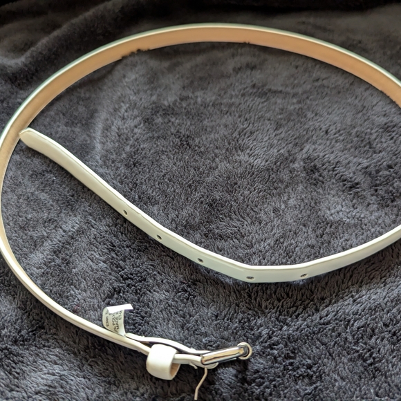 Ellen Tracy Thin White Belt with Silver Buckle - Picture 4 of 6